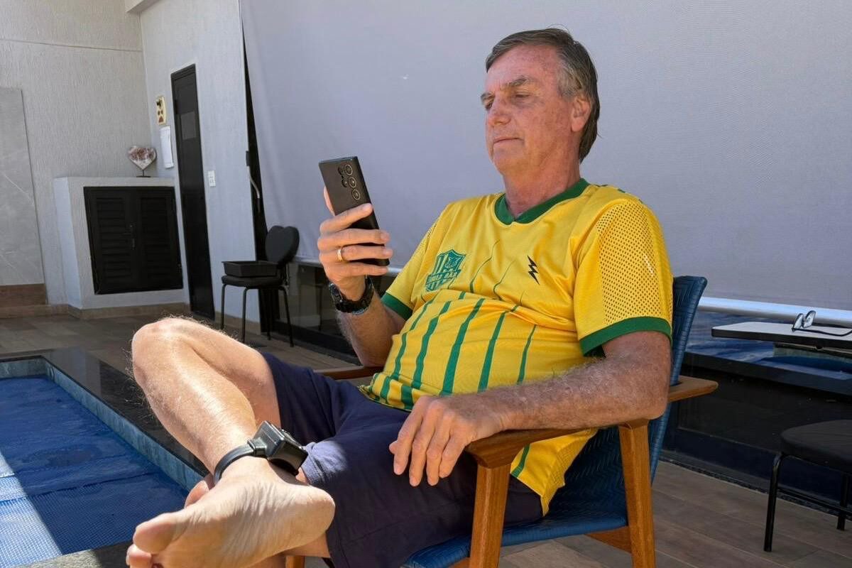 Bolsonaro tem prisão decretada por Moraes