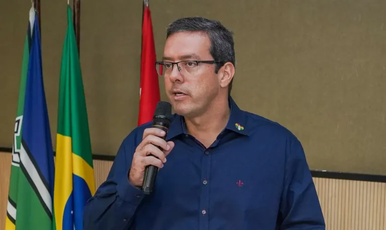 Vídeo: Prefeito de Macapá agride equipe de jornalista em obra